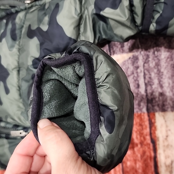 Baby Gap puffer  Primaloft One Piece Size 6-12 Months - Picture 4 of 8